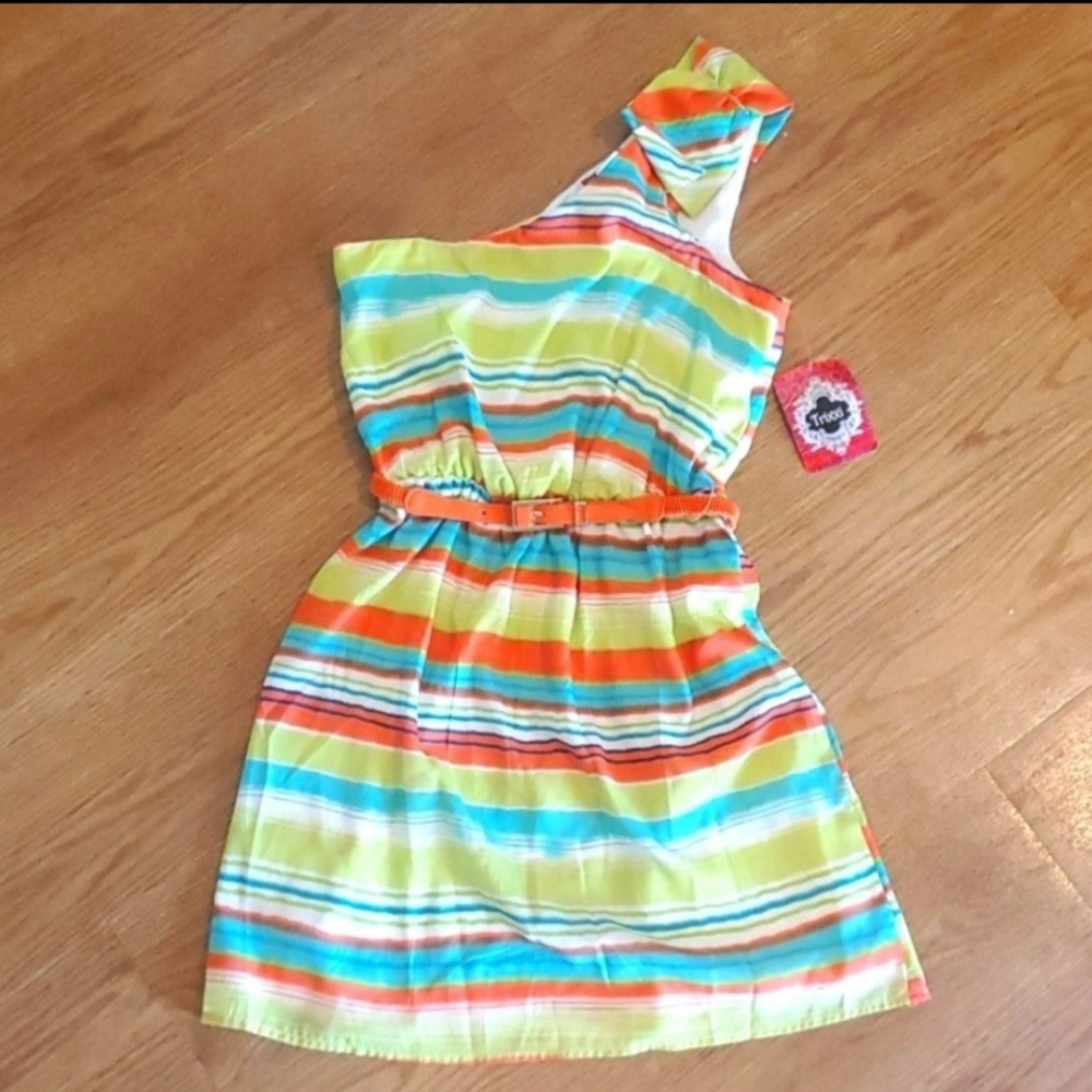 Bright summer dress with belt
